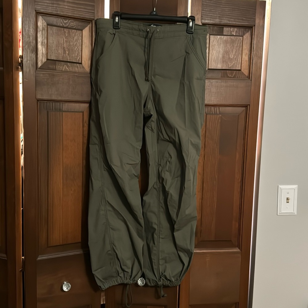 Hollister green ultra high rise baggy pants size medium